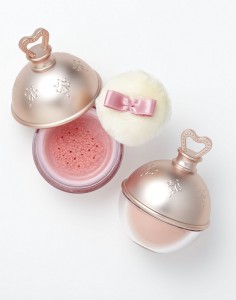 レ・メルヴェイユーズ ラデュレ「パウダー チーク カラー」